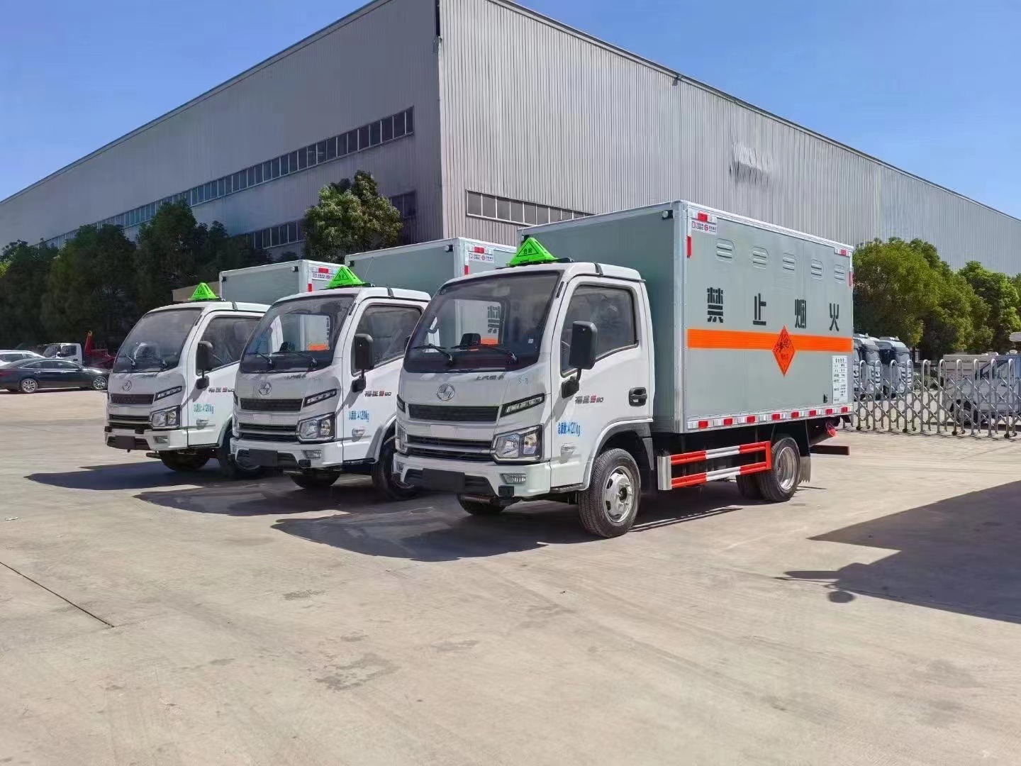 躍進(jìn)福運(yùn)爆破器材運(yùn)輸車