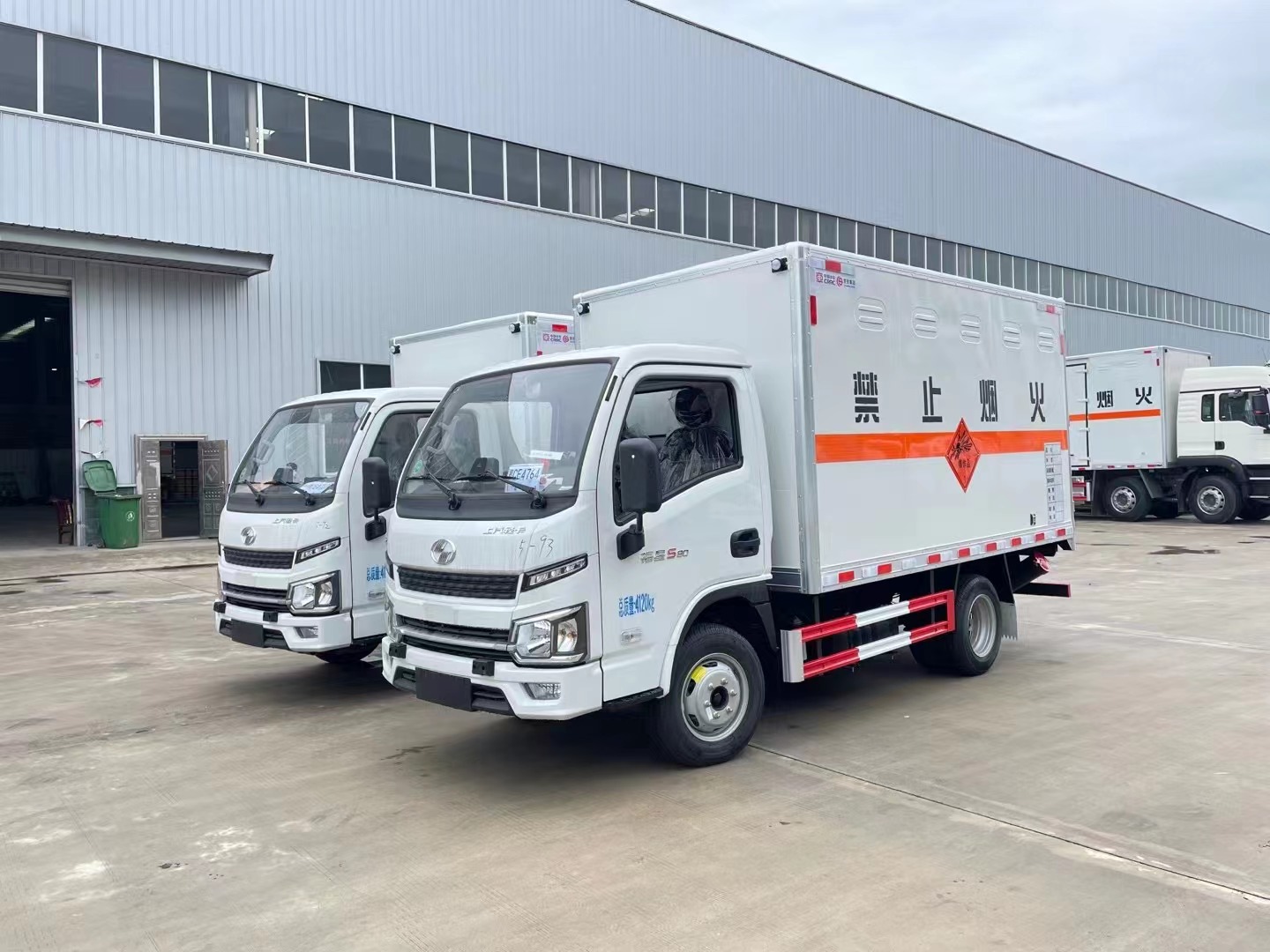 躍進(jìn)福運(yùn)爆破器材運(yùn)輸車