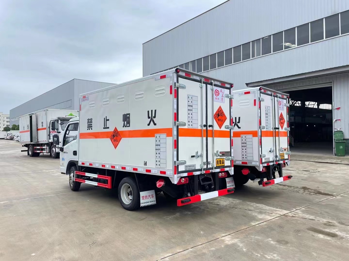 躍進(jìn)福運(yùn)爆破器材運(yùn)輸車