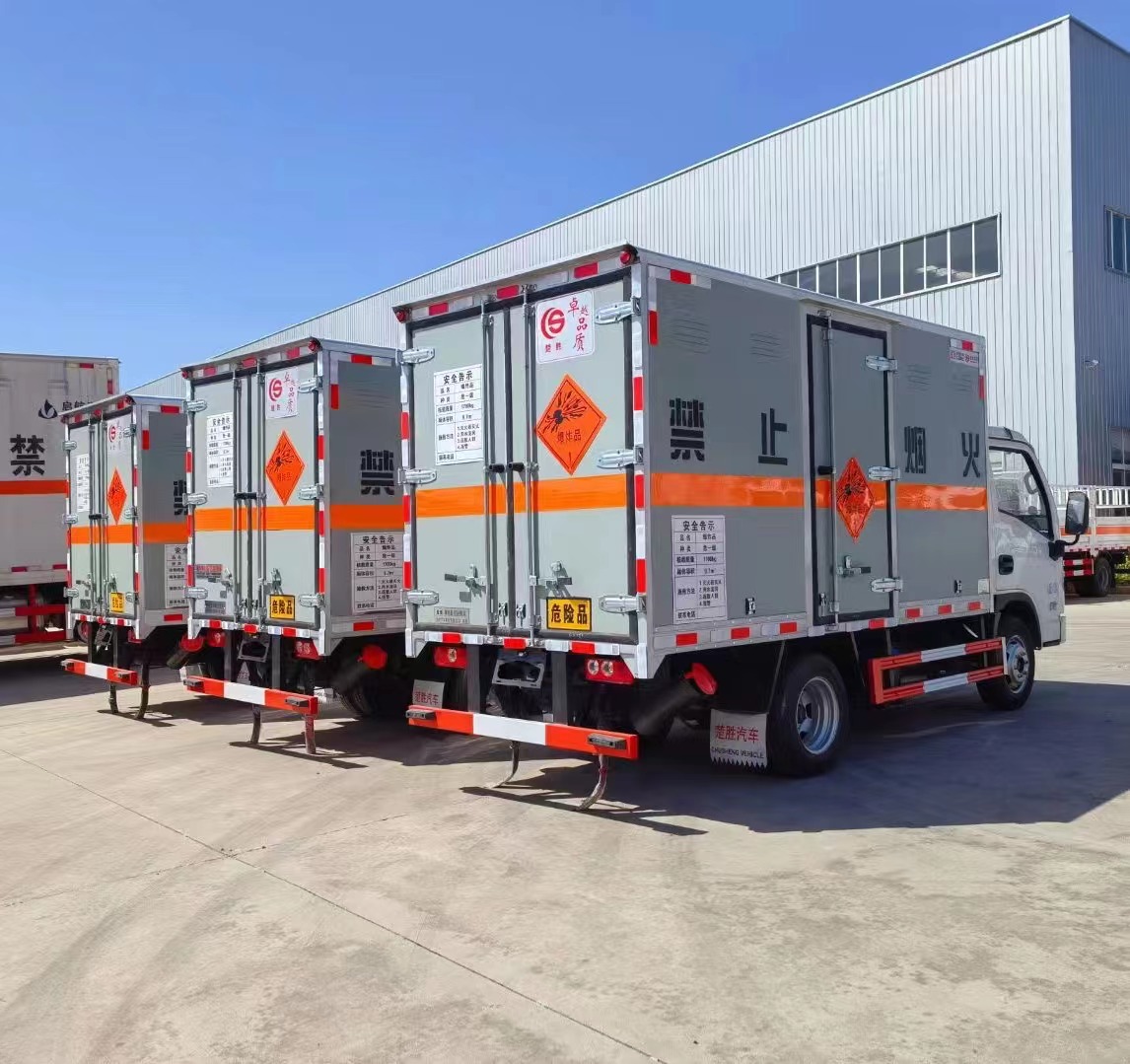 躍進(jìn)福運(yùn)爆破器材運(yùn)輸車