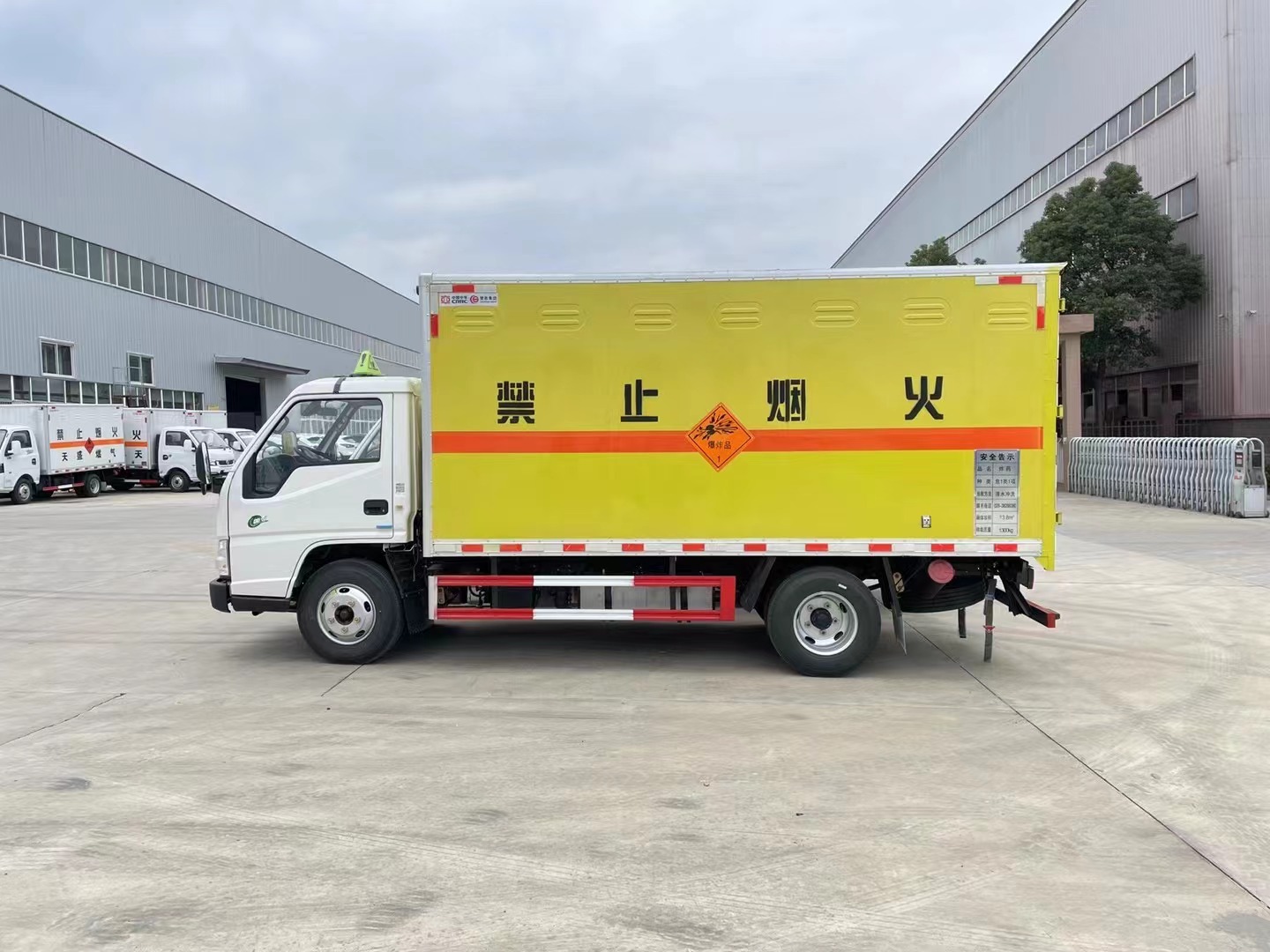 江鈴順達藍牌1.3噸爆破器材運輸車