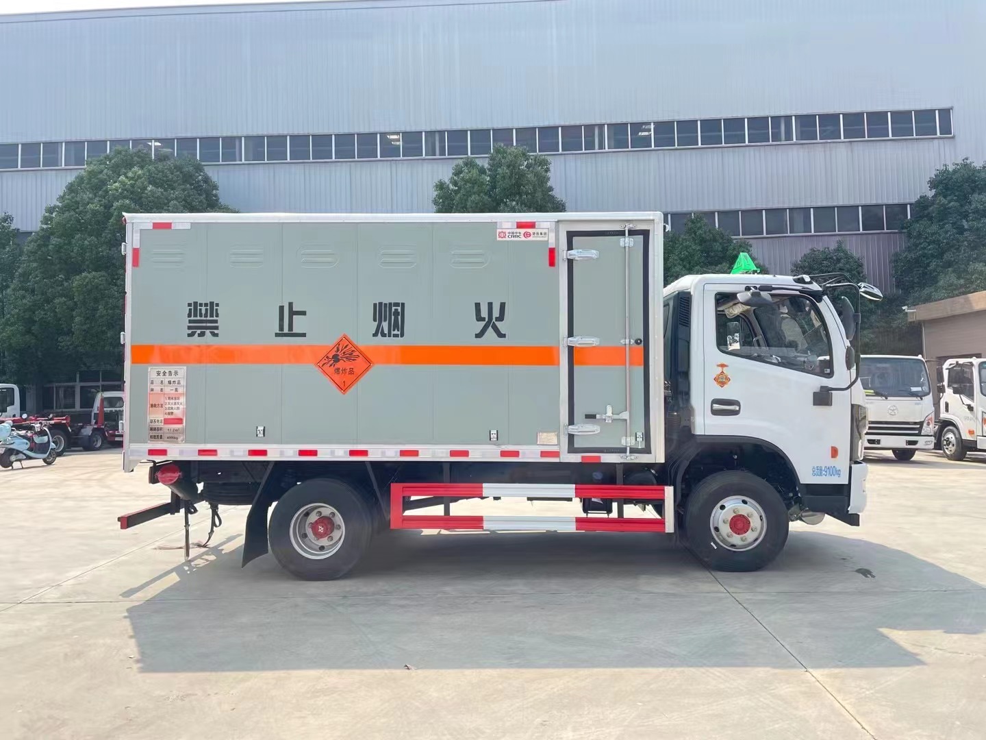 東風多利卡5噸爆破器材運輸車