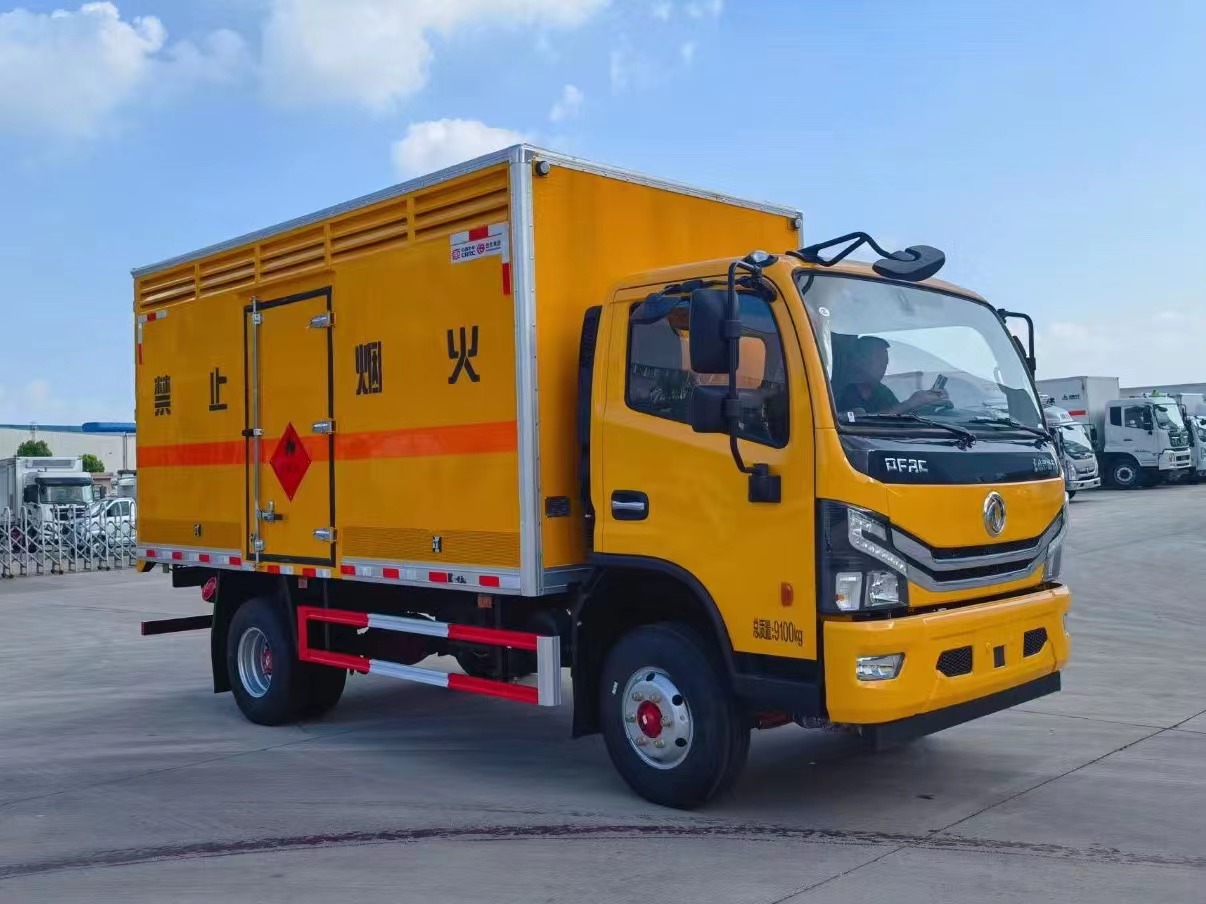 東風多利卡4.3米氣體廂式車