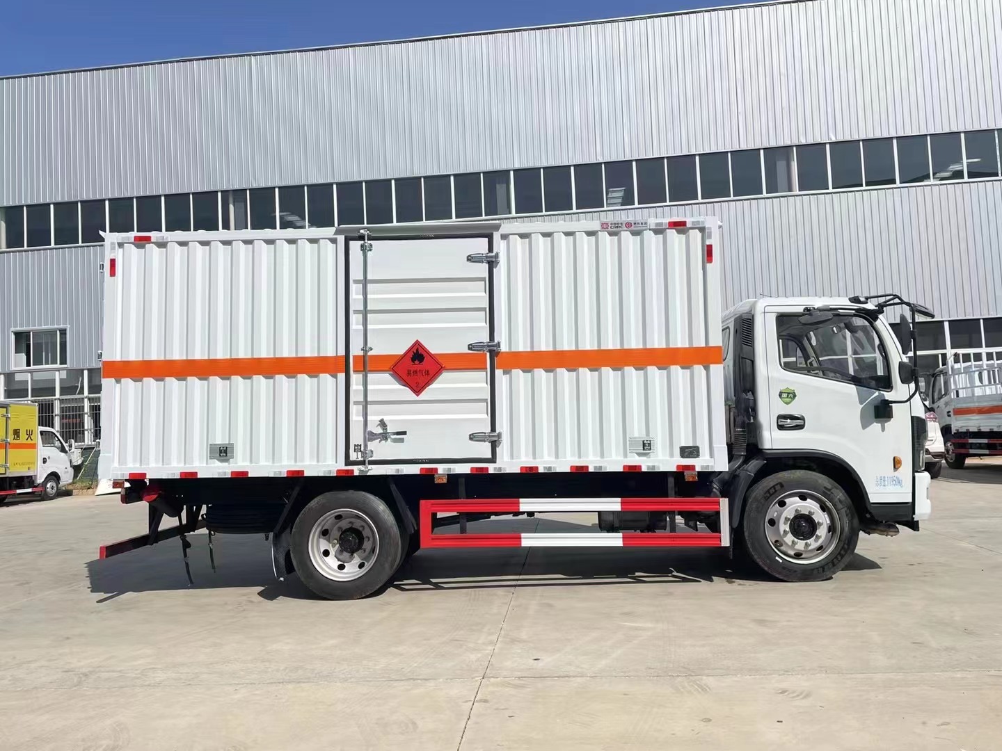 東風(fēng)福瑞卡5.2米7.2噸氣體廂式運輸車