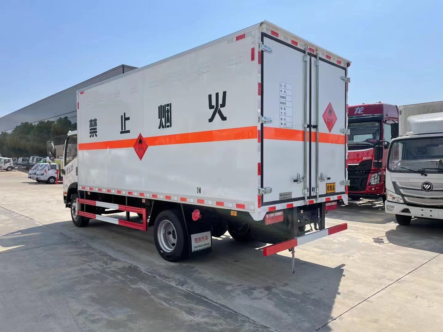 解放5.2米易燃?xì)怏w廂式運(yùn)輸車/液化氣運(yùn)輸車