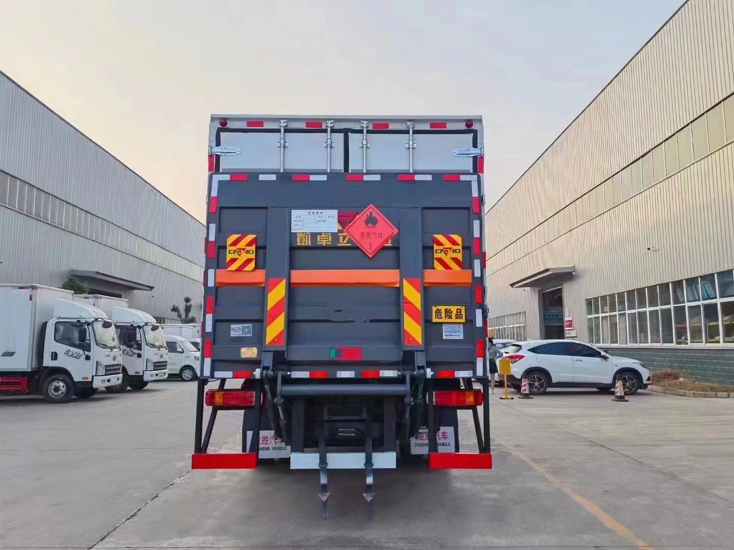 福田歐航6.8米氣體廂式運輸車