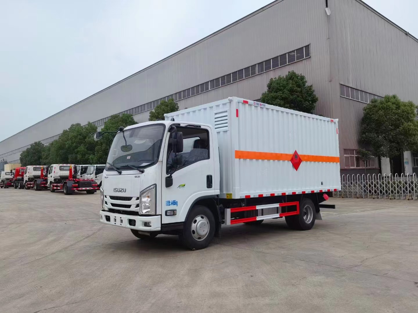 五十鈴藍牌4.15米易燃液體廂式運輸車