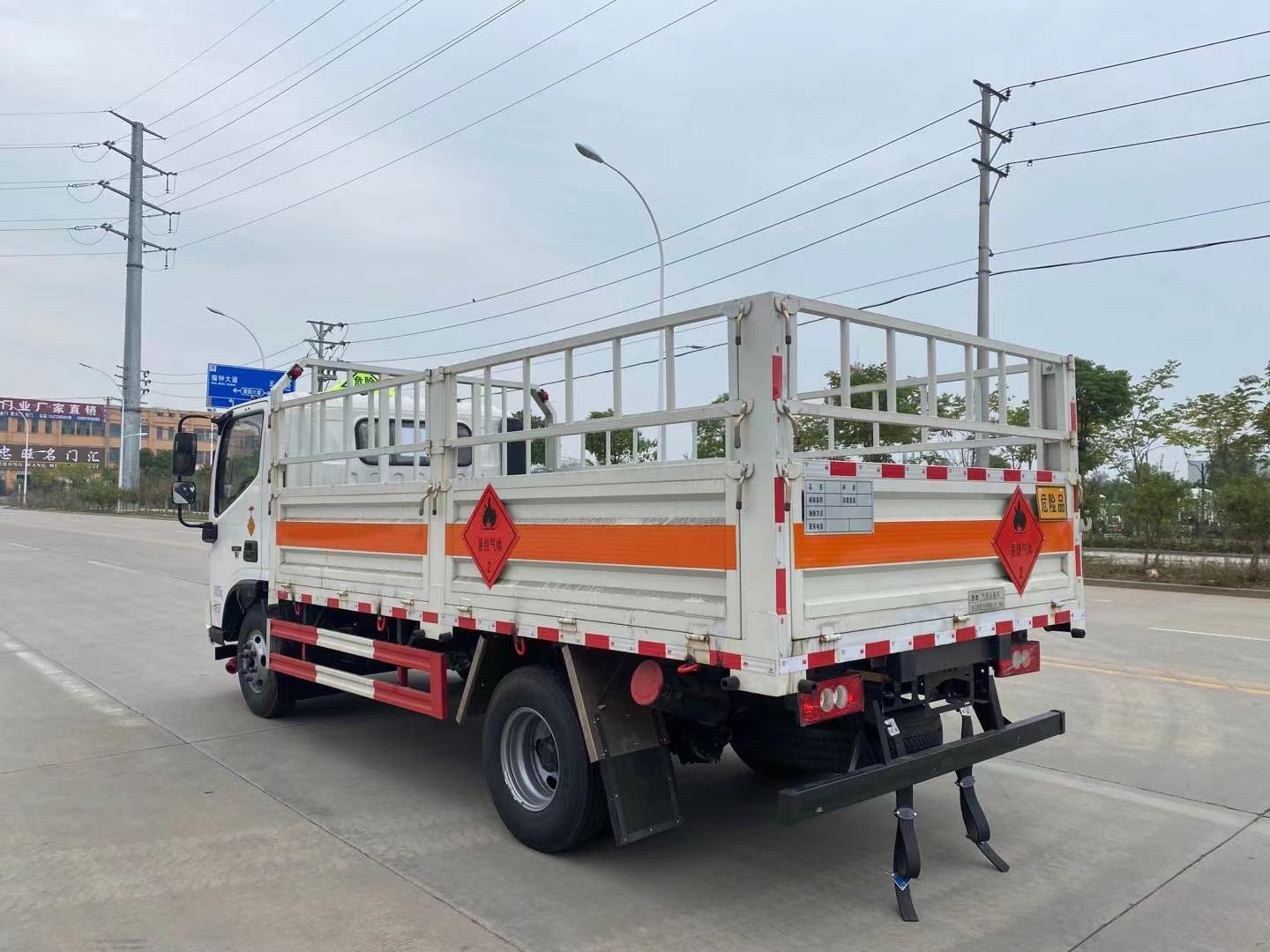 福田歐馬可4.1米4.7噸氣瓶運輸車/黃牌