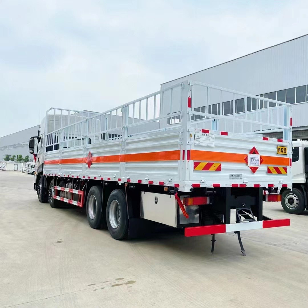 9米6氣瓶運輸車/天龍氣瓶車/前四后八危險品倉欄車