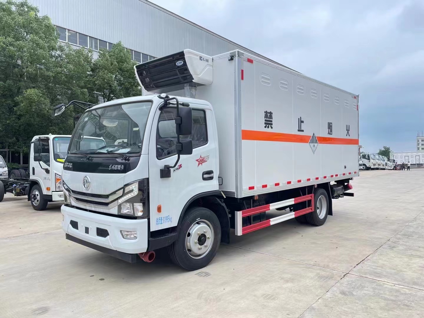 東風5.2米雜項廂式車