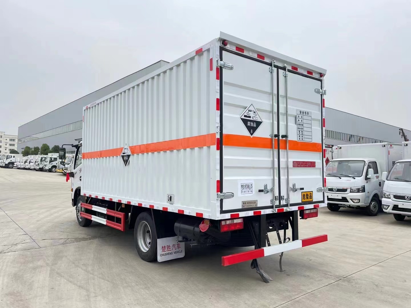 東風(fēng)多利卡（5.2米）7.2噸腐蝕性物品廂式車