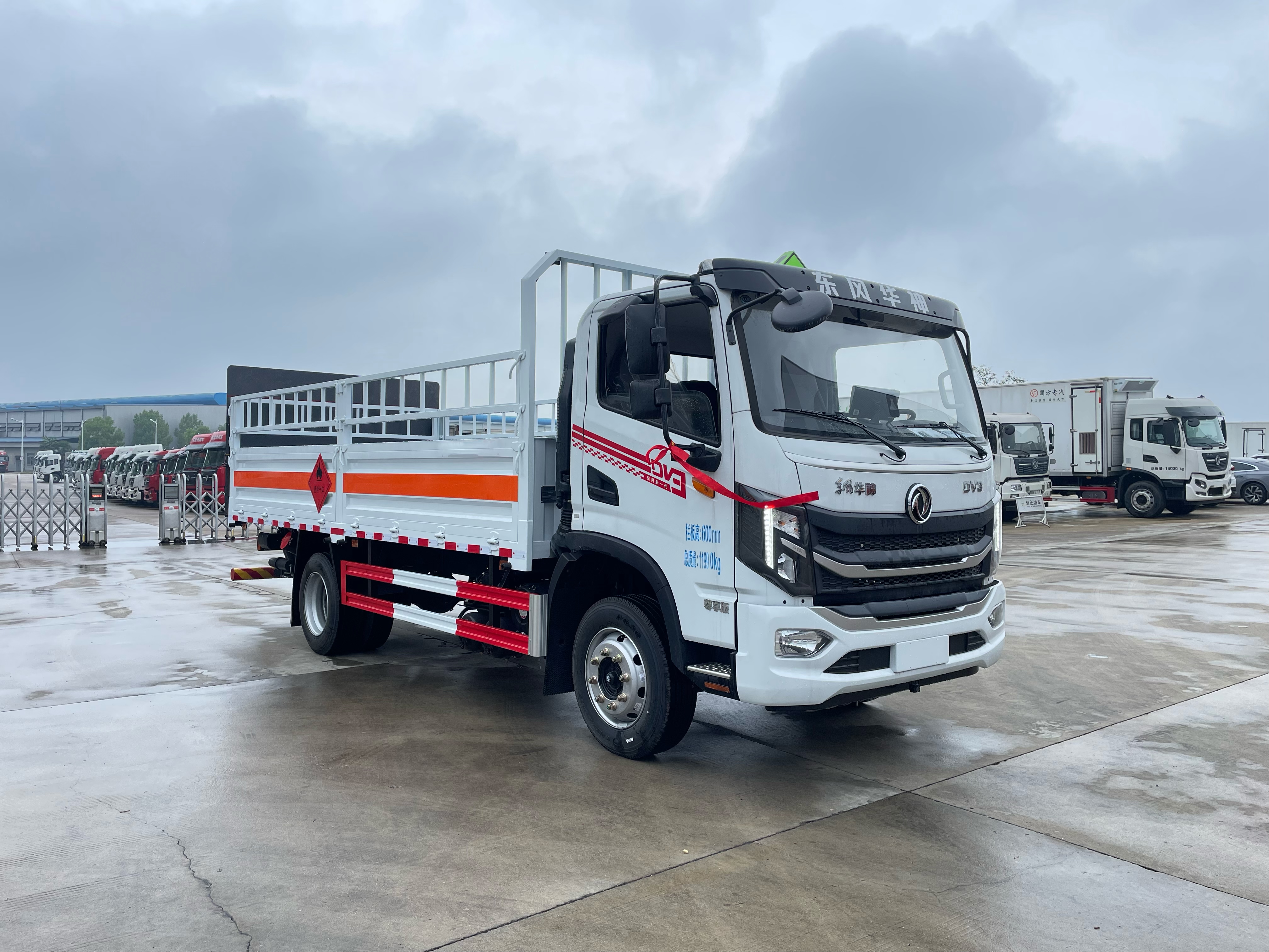 東風華神5.15米氣瓶運輸車