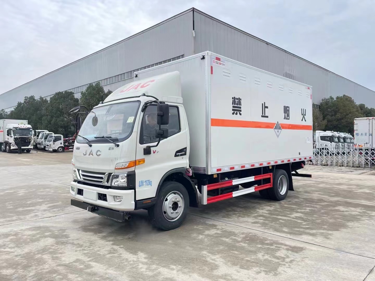 江淮黃牌7.2噸雜項(xiàng)廂式運(yùn)輸車