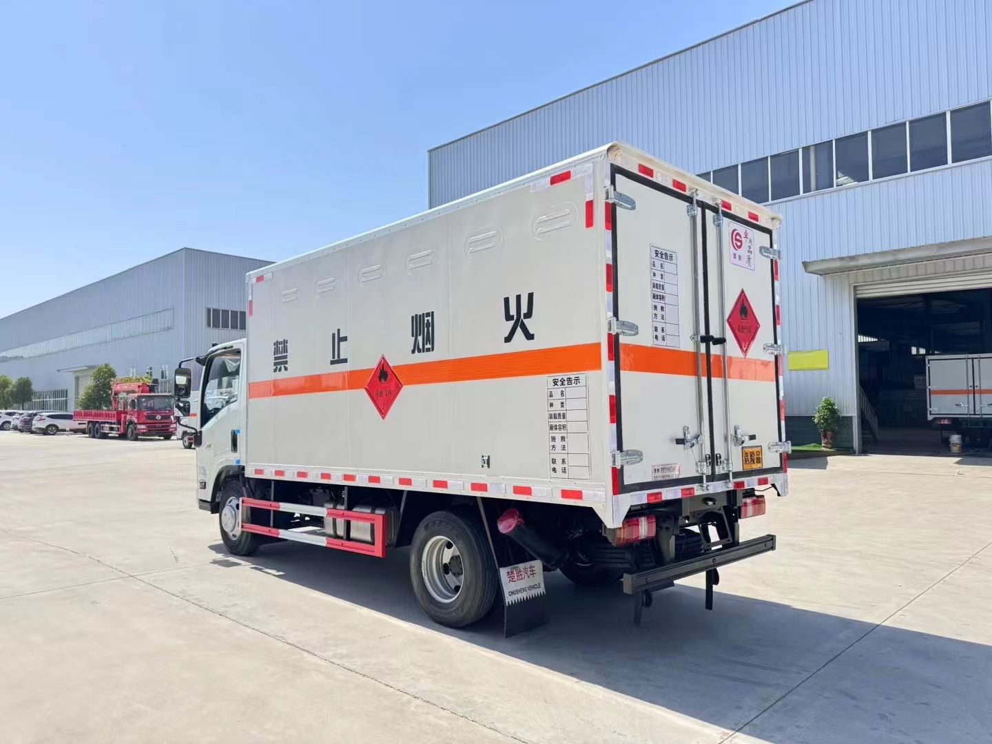 五十鈴黃牌4.2米易燃氣體廂式運輸車