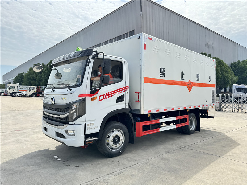 5.2米東風華神DV3炸藥車